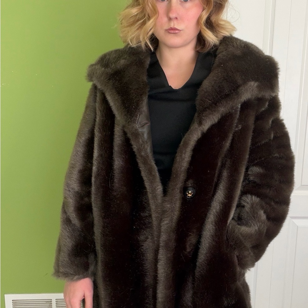 Vintage chocolate brown faux fur coat - women’s large. See measurements